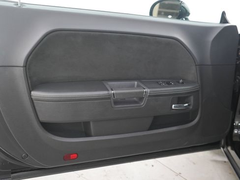 Used 2009 Dodge Challenger SRT8 w/ SRT Option Group II RWD image 13