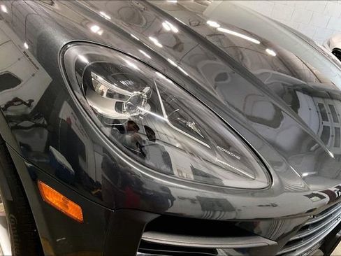 Used 2020 Porsche Macan w/ Premium Package Plus AWD/4WD image 31