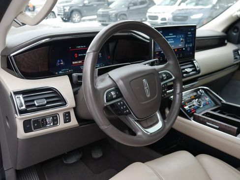 Used 2022 Lincoln Navigator Reserve image 10