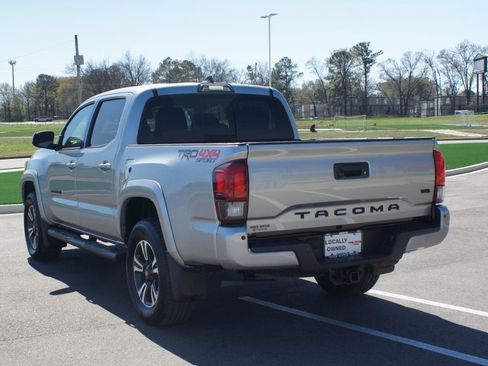 Used 2019 Toyota Tacoma TRD Sport image 16