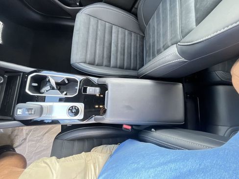 New 2025 Mitsubishi Outlander SE image 21