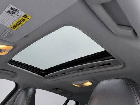 Used 2017 Volvo V60 T5 Cross Country w/ Convenience Package image 11