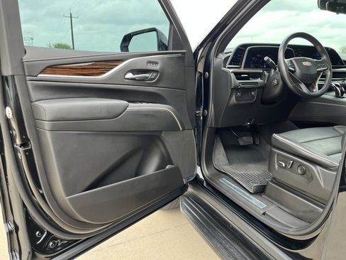Used 2023 Cadillac Escalade ESV Premium Luxury image 30