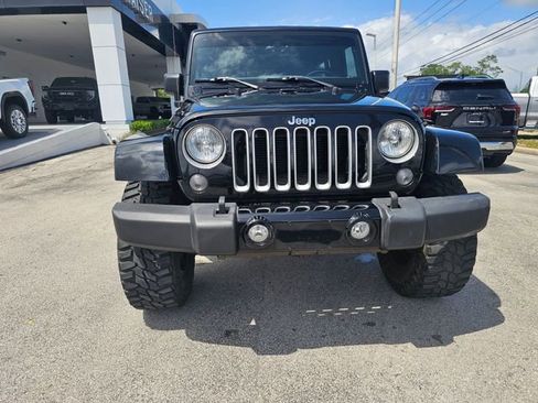 Used 2016 Jeep Wrangler Unlimited Sahara w/ Dual Top Group AWD/4WD image 9
