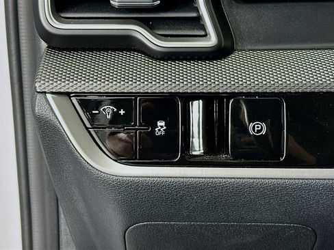 Used 2025 Kia Sportage LX image 16