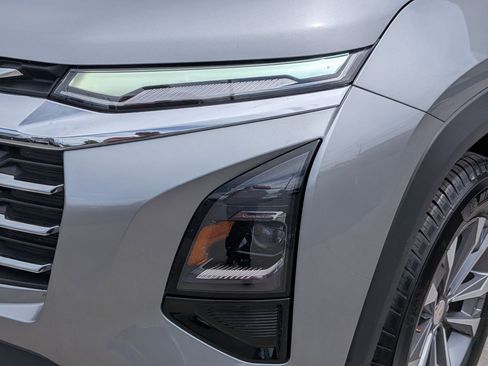 Used 2026 Chevrolet Equinox LT AWD/4WD image 12