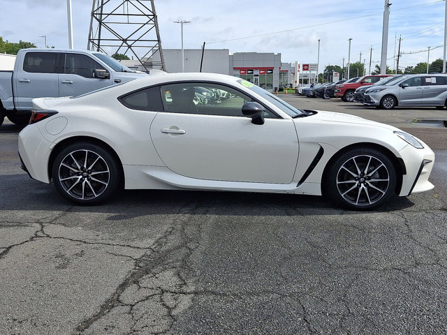 Used 2022 Toyota GR86 RWD image 25