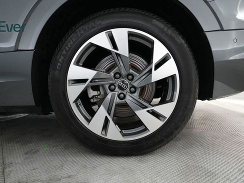 Used 2022 Audi e-tron Premium w/ Convenience Plus Package AWD/4WD image 9