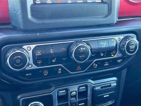 Used 2023 Jeep Wrangler Unlimited Rubicon w/ LED Lighting Group AWD/4WD image 32