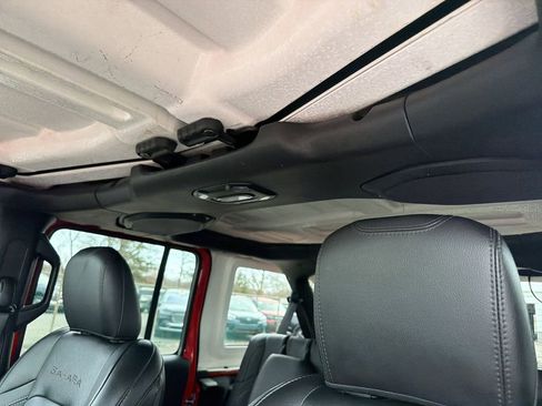 Used 2023 Jeep Wrangler Unlimited Sahara w/ Cold Weather Group AWD/4WD image 29