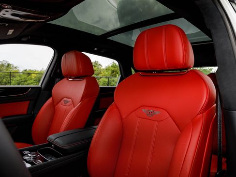 New 2025 Bentley Bentayga image 32