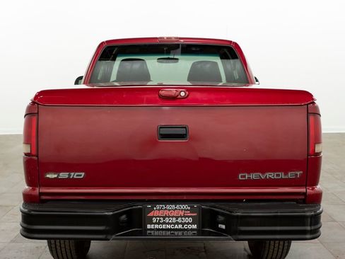 Used 2002 Chevrolet S10 Pickup LS w/ LS Preferred Equipment Group AWD/4WD image 11