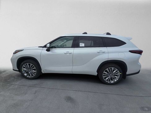 New 2026 Toyota Highlander Platinum AWD/4WD image 6
