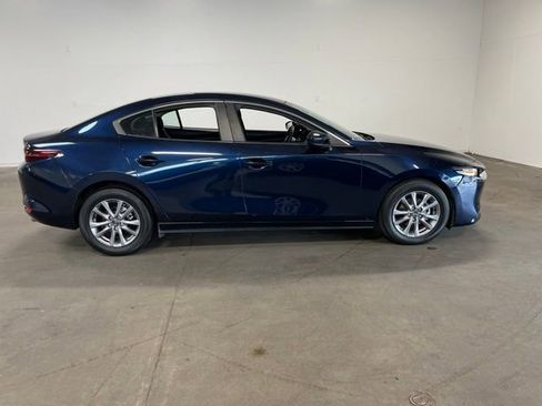 Used 2021 MAZDA MAZDA3 s FWD image 2