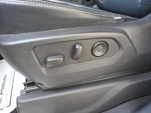 Used 2023 Chevrolet Silverado 1500 LT AWD/4WD image 25