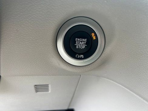 Used 2023 Chrysler Pacifica Touring-L FWD image 24