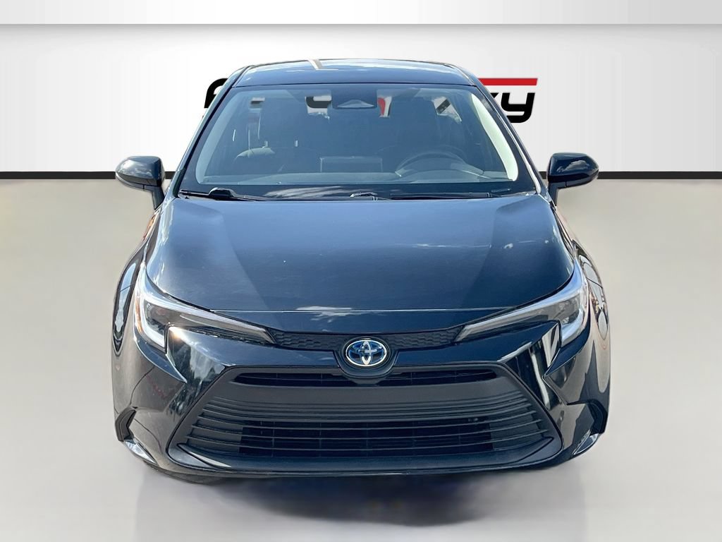 Used 2025 Toyota Corolla LE w/ LE Premium Package FWD image 2