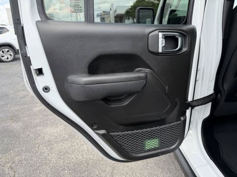 Used 2025 Jeep Wrangler Unlimited Rubicon 4xe w/ Safety Group AWD/4WD image 26