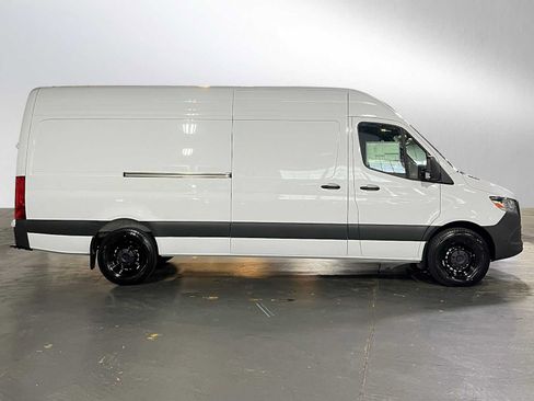 Used 2026 Mercedes-Benz Sprinter 2500 image 2
