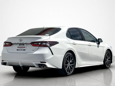 Used 2024 Toyota Camry SE image 5