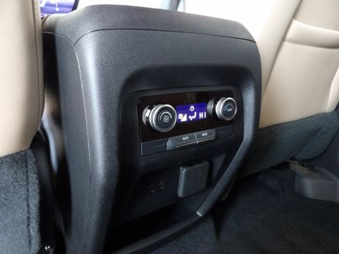 Used 2025 Buick Enclave Preferred w/ Power Package image 17