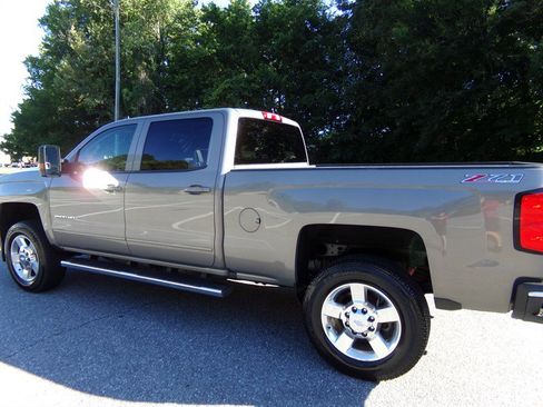 Used 2017 Chevrolet Silverado 2500 LT w/ Z71 Package, Off-Road AWD/4WD image 9