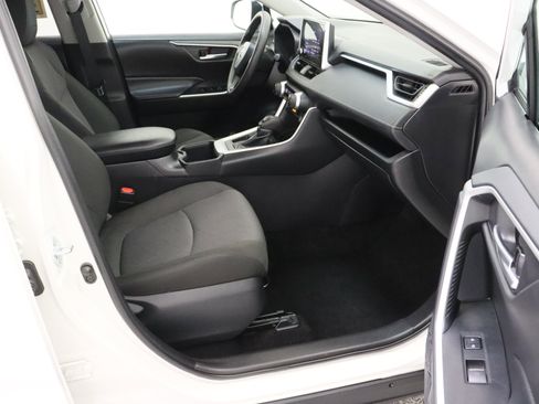 Used 2025 Toyota RAV4 XLE FWD image 36