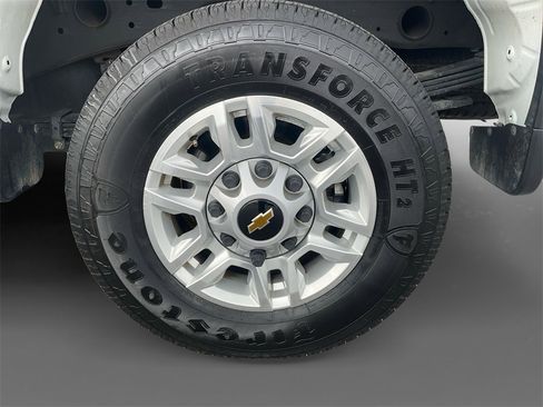 Used 2024 Chevrolet Silverado 2500 LT image 8