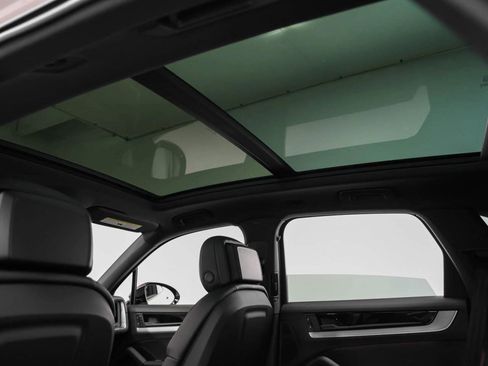 New 2025 Porsche Cayenne image 37