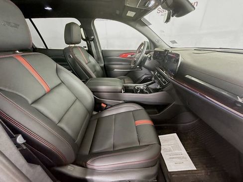 Used 2024 Chevrolet Traverse RS image 31