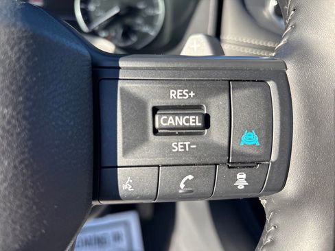 Certified 2025 Nissan Rogue SV image 26