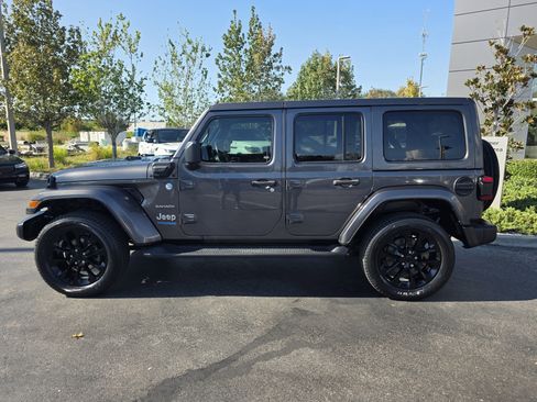 Used 2022 Jeep Wrangler Unlimited Sahara image 2