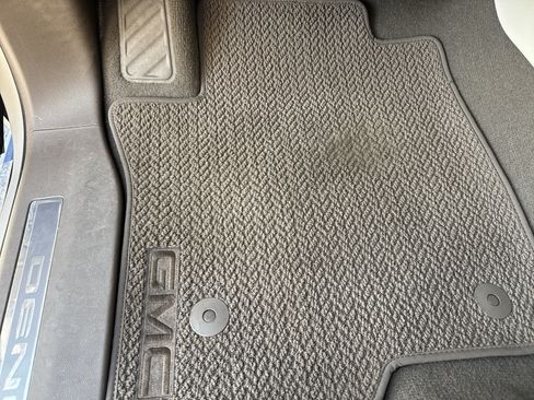 Used 2022 GMC Yukon XL Denali AWD/4WD image 16