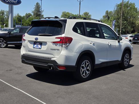 Used 2024 Subaru Forester Premium AWD/4WD image 5