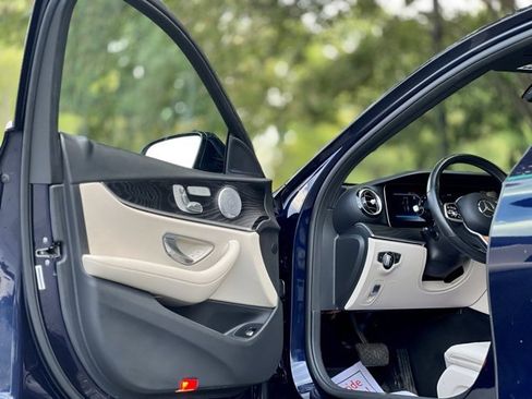 Used 2020 Mercedes-Benz E 350 4MATIC Sedan image 11