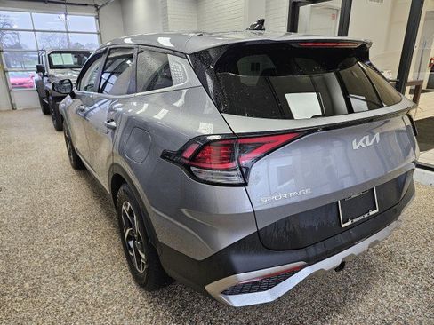 Used 2023 Kia Sportage LX image 4