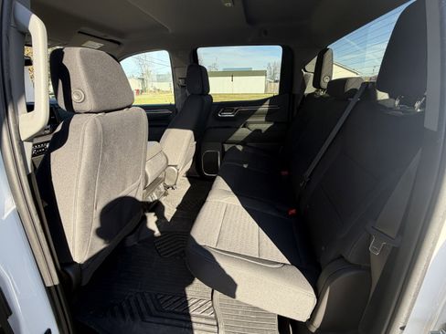 Used 2023 Chevrolet Silverado 1500 LT image 6