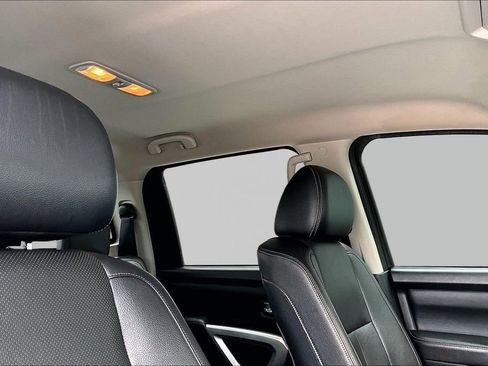 Used 2018 Nissan Titan SL AWD/4WD image 28