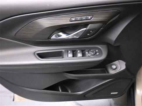 Used 2023 GMC Terrain SLT w/ Infotainment Package II image 13