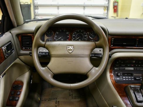 Used 1997 Jaguar XJ6 RWD image 35