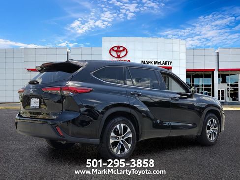 Used 2021 Toyota Highlander XLE FWD image 5