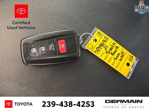 Used 2021 Toyota RAV4 XLE w/ Convenience Package FWD image 18