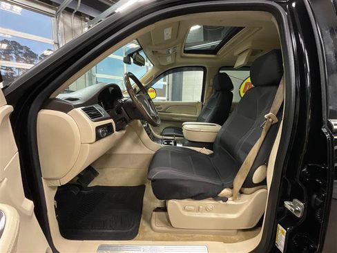 Used 2007 Cadillac Escalade AWD w/ Information Package image 12