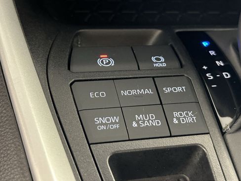 Used 2025 Toyota RAV4 LE AWD/4WD image 32