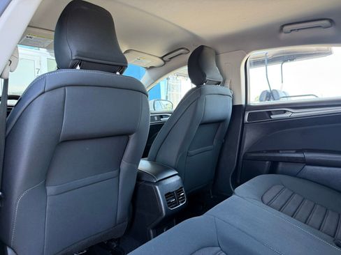 Used 2019 Ford Fusion SE image 16