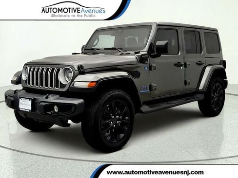Used 2025 Jeep Wrangler Unlimited Sahara AWD/4WD image 1