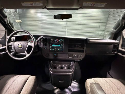 Used 2017 Chevrolet Express 3500 image 20