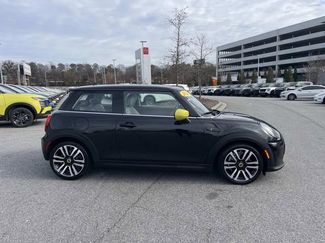 Used 2024 MINI Cooper SE video 2