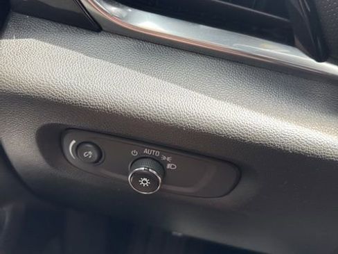 Used 2023 Chevrolet Traverse RS FWD image 20