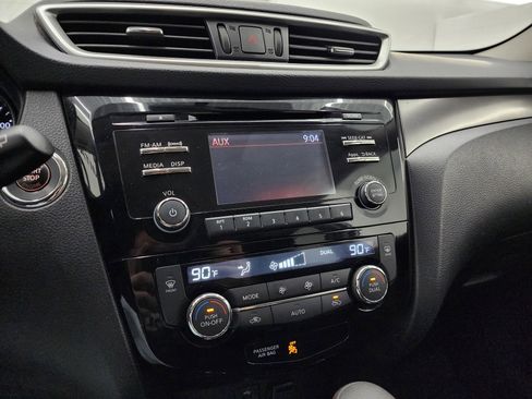 Used 2016 Nissan Rogue SV image 11